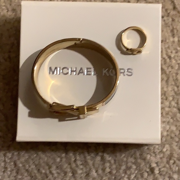 Michael Kors Enamel buckle bracelet and matching ring - Picture 2 of 4